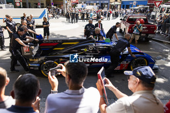 2024-06-07 - 02 BAMBER Earl (nzl), LYNN Alex (gbr), PALOU Alex (spa), Cadillac Racing, Cadillac V-Series.R #02, Hypercar, FIA WEC, action during the Scrutineering of the 2024 24 Hours of Le Mans, 4th round of the 2024 FIA World Endurance Championship, on the Place de la République, from June 7 to 8, 2024 in Le Mans, France - 24 HEURES DU MANS 2024 - SCRUTINEERING - ENDURANCE - MOTORS