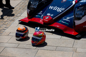 2024-06-07 - JARVIS Oliver (gbr), United Autosports, Oreca 07 - Gibson #22, LMP2, helmet, casque, detail during the Scrutineering of the 2024 24 Hours of Le Mans, 4th round of the 2024 FIA World Endurance Championship, on the Place de la République, from June 7 to 8, 2024 in Le Mans, France - 24 HEURES DU MANS 2024 - SCRUTINEERING - ENDURANCE - MOTORS