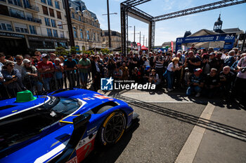 2024-06-07 - 02 BAMBER Earl (nzl), LYNN Alex (gbr), PALOU Alex (spa), Cadillac Racing, Cadillac V-Series.R #02, Hypercar, FIA WEC, during the Scrutineering of the 2024 24 Hours of Le Mans, 4th round of the 2024 FIA World Endurance Championship, on the Place de la République, from June 7 to 8, 2024 in Le Mans, France - 24 HEURES DU MANS 2024 - SCRUTINEERING - ENDURANCE - MOTORS