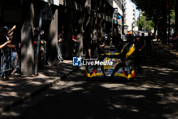 2024-06-07 - 65 SALES Rodrigo (usa), BECHE Mathias (swi), HUFFAKER Scott (usa), Panis Racing, Oreca 07 - Gibson #65, LMP2 PRO/AM, action during the Scrutineering of the 2024 24 Hours of Le Mans, 4th round of the 2024 FIA World Endurance Championship, on the Place de la République, from June 7 to 8, 2024 in Le Mans, France - 24 HEURES DU MANS 2024 - SCRUTINEERING - ENDURANCE - MOTORS