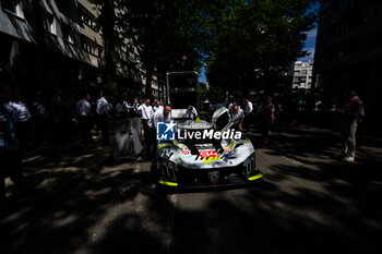 2024-06-07 - 94 VANDOORNE Stoffel (bel), DUVAL Loïc (fra), DI RESTA Paul (gbr), Peugeot TotalEnergies, Peugeot 9x8 #94, Hypercar, FIA WEC, during the Scrutineering of the 2024 24 Hours of Le Mans, 4th round of the 2024 FIA World Endurance Championship, on the Place de la République, from June 7 to 8, 2024 in Le Mans, France - 24 HEURES DU MANS 2024 - SCRUTINEERING - ENDURANCE - MOTORS