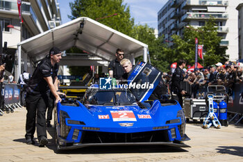 2024-06-07 - 02 BAMBER Earl (nzl), LYNN Alex (gbr), PALOU Alex (spa), Cadillac Racing, Cadillac V-Series.R #02, Hypercar, FIA WEC, action during the Scrutineering of the 2024 24 Hours of Le Mans, 4th round of the 2024 FIA World Endurance Championship, on the Place de la République, from June 7 to 8, 2024 in Le Mans, France - 24 HEURES DU MANS 2024 - SCRUTINEERING - ENDURANCE - MOTORS