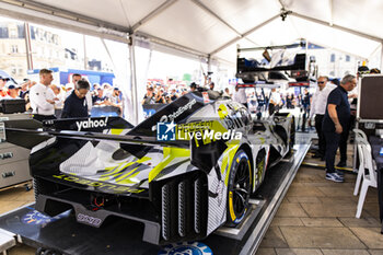 2024-06-07 - 94 VANDOORNE Stoffel (bel), DUVAL Loïc (fra), DI RESTA Paul (gbr), Peugeot TotalEnergies, Peugeot 9x8 #94, Hypercar, FIA WEC, ambiance during the Scrutineering of the 2024 24 Hours of Le Mans, 4th round of the 2024 FIA World Endurance Championship, on the Place de la République, from June 7 to 8, 2024 in Le Mans, France - 24 HEURES DU MANS 2024 - SCRUTINEERING - ENDURANCE - MOTORS