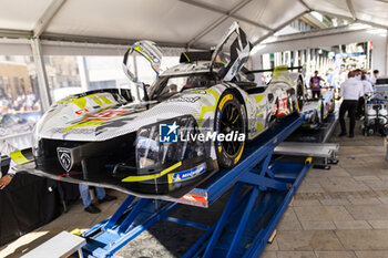 2024-06-07 - 93 VERGNE Jean-Eric (fra), JENSEN Mikkel (dnk), MULLER Nico (swi), Peugeot TotalEnergies, Peugeot 9x8 #93, Hypercar, FIA WEC, ambiance during the Scrutineering of the 2024 24 Hours of Le Mans, 4th round of the 2024 FIA World Endurance Championship, on the Place de la République, from June 7 to 8, 2024 in Le Mans, France - 24 HEURES DU MANS 2024 - SCRUTINEERING - ENDURANCE - MOTORS