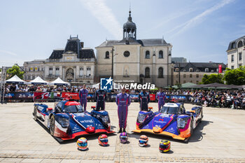 2024-06-07 - 22 JARVIS Oliver (gbr), GARG Bijoy (usa), SIEGEL Nolan (usa), United Autosports, Oreca 07 - Gibson #22, LMP2, 23 KEATING Ben (usa), ALBUQUERQUE Filipe (prt), HANLEY Ben (gbr), United Autosports USA, Oreca 07 - Gibson #23 PRO/AM, LMP2, atmosphere during the Scrutineering of the 2024 24 Hours of Le Mans, 4th round of the 2024 FIA World Endurance Championship, on the Place de la République, from June 7 to 8, 2024 in Le Mans, France - 24 HEURES DU MANS 2024 - SCRUTINEERING - ENDURANCE - MOTORS