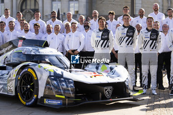 2024-06-07 - 94 VANDOORNE Stoffel (bel), DUVAL Loïc (fra), DI RESTA Paul (gbr), Peugeot TotalEnergies, Peugeot 9x8 #94, Hypercar, FIA WEC, portrait during the Scrutineering of the 2024 24 Hours of Le Mans, 4th round of the 2024 FIA World Endurance Championship, on the Place de la République, from June 7 to 8, 2024 in Le Mans, France - 24 HEURES DU MANS 2024 - SCRUTINEERING - ENDURANCE - MOTORS