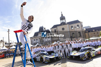 2024-06-07 - VERGNE Jean-Eric (fra), Peugeot TotalEnergies, Peugeot 9x8 #93, Hypercar, FIA WEC, portrait during the Scrutineering of the 2024 24 Hours of Le Mans, 4th round of the 2024 FIA World Endurance Championship, on the Place de la République, from June 7 to 8, 2024 in Le Mans, France - 24 HEURES DU MANS 2024 - SCRUTINEERING - ENDURANCE - MOTORS