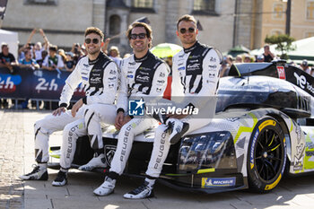 2024-06-07 - 93 VERGNE Jean-Eric (fra), JENSEN Mikkel (dnk), MULLER Nico (swi), Peugeot TotalEnergies, Peugeot 9x8 #93, Hypercar, FIA WEC, portrait during the Scrutineering of the 2024 24 Hours of Le Mans, 4th round of the 2024 FIA World Endurance Championship, on the Place de la République, from June 7 to 8, 2024 in Le Mans, France - 24 HEURES DU MANS 2024 - SCRUTINEERING - ENDURANCE - MOTORS