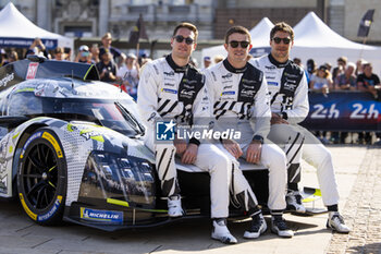 2024-06-07 - during the Scrutineering of the 2024 24 Hours of Le Mans, 4th round of the 2024 FIA World Endurance Championship, on the Place de la République, from June 7 to 8, 2024 in Le Mans, France - 24 HEURES DU MANS 2024 - SCRUTINEERING - ENDURANCE - MOTORS