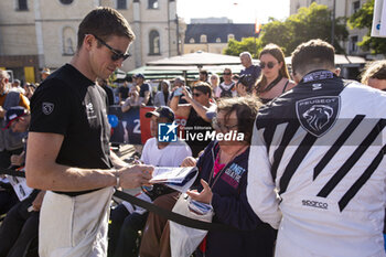 2024-06-07 - VANDOORNE Stoffel (bel), Peugeot TotalEnergies, Peugeot 9x8 #94, Hypercar, FIA WEC, portrait during the Scrutineering of the 2024 24 Hours of Le Mans, 4th round of the 2024 FIA World Endurance Championship, on the Place de la République, from June 7 to 8, 2024 in Le Mans, France - 24 HEURES DU MANS 2024 - SCRUTINEERING - ENDURANCE - MOTORS