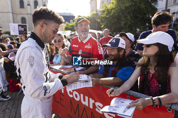 2024-06-07 - JENSEN Mikkel (dnk), Peugeot TotalEnergies, Peugeot 9x8 #93, Hypercar, FIA WEC, portrait during the Scrutineering of the 2024 24 Hours of Le Mans, 4th round of the 2024 FIA World Endurance Championship, on the Place de la République, from June 7 to 8, 2024 in Le Mans, France - 24 HEURES DU MANS 2024 - SCRUTINEERING - ENDURANCE - MOTORS