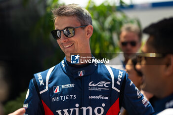 2024-06-07 - JARVIS Oliver (gbr), United Autosports, Oreca 07 - Gibson #22, LMP2, portrait during the Scrutineering of the 2024 24 Hours of Le Mans, 4th round of the 2024 FIA World Endurance Championship, on the Place de la République, from June 7 to 8, 2024 in Le Mans, France - 24 HEURES DU MANS 2024 - SCRUTINEERING - ENDURANCE - MOTORS