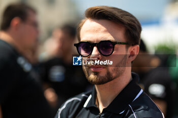 2024-06-07 - STEVENS Will (gbr), Hertz Team Jota, Porsche 963 #12, Hypercar, FIA WEC, portrait during the Scrutineering of the 2024 24 Hours of Le Mans, 4th round of the 2024 FIA World Endurance Championship, on the Place de la République, from June 7 to 8, 2024 in Le Mans, France - 24 HEURES DU MANS 2024 - SCRUTINEERING - ENDURANCE - MOTORS