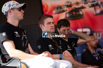 2024-06-07 - DI RESTA Paul (gbr), Peugeot TotalEnergies, Peugeot 9x8 #94, Hypercar, FIA WEC, portrait during the Scrutineering of the 2024 24 Hours of Le Mans, 4th round of the 2024 FIA World Endurance Championship, on the Place de la République, from June 7 to 8, 2024 in Le Mans, France - 24 HEURES DU MANS 2024 - SCRUTINEERING - ENDURANCE - MOTORS