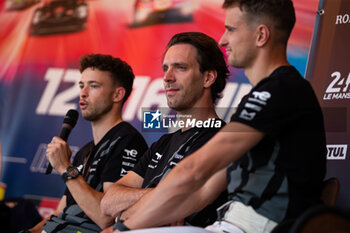 2024-06-07 - VERGNE Jean-Eric (fra), Peugeot TotalEnergies, Peugeot 9x8 #93, Hypercar, FIA WEC, portrait during the Scrutineering of the 2024 24 Hours of Le Mans, 4th round of the 2024 FIA World Endurance Championship, on the Place de la République, from June 7 to 8, 2024 in Le Mans, France - 24 HEURES DU MANS 2024 - SCRUTINEERING - ENDURANCE - MOTORS