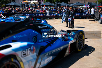 2024-06-07 - during the Scrutineering of the 2024 24 Hours of Le Mans, 4th round of the 2024 FIA World Endurance Championship, on the Place de la République, from June 7 to 8, 2024 in Le Mans, France - 24 HEURES DU MANS 2024 - SCRUTINEERING - ENDURANCE - MOTORS