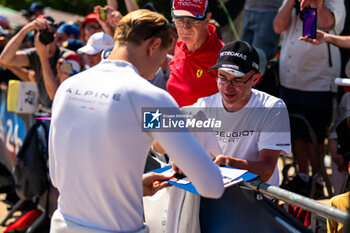 2024-06-07 - during the Scrutineering of the 2024 24 Hours of Le Mans, 4th round of the 2024 FIA World Endurance Championship, on the Place de la République, from June 7 to 8, 2024 in Le Mans, France - 24 HEURES DU MANS 2024 - SCRUTINEERING - ENDURANCE - MOTORS