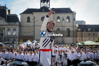 2024-06-07 - VERGNE Jean-Eric (fra), Peugeot TotalEnergies, Peugeot 9x8 #93, Hypercar, FIA WEC, portrait during the Scrutineering of the 2024 24 Hours of Le Mans, 4th round of the 2024 FIA World Endurance Championship, on the Place de la République, from June 7 to 8, 2024 in Le Mans, France - 24 HEURES DU MANS 2024 - SCRUTINEERING - ENDURANCE - MOTORS