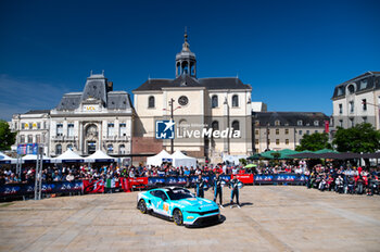 2024-06-07 - 77 BARKER Ben (gbr), HARDWICK Ryan (usa), ROBICHON Zacharie (can), Proton Competition, Ford Mustang GT3 #77, LM GT3, FIA WEC, ambiance during the Scrutineering of the 2024 24 Hours of Le Mans, 4th round of the 2024 FIA World Endurance Championship, on the Place de la République, from June 7 to 8, 2024 in Le Mans, France - 24 HEURES DU MANS 2024 - SCRUTINEERING - ENDURANCE - MOTORS