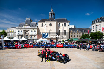 2024-06-07 - 24 SCHERER Fabio (swi), HEINEMEIER HANSSON David (dnk), SIMPSON Kyffin (usa), Nielsen Racing, Oreca 07 - Gibson #24, LMP2, ambiance during the Scrutineering of the 2024 24 Hours of Le Mans, 4th round of the 2024 FIA World Endurance Championship, on the Place de la République, from June 7 to 8, 2024 in Le Mans, France - 24 HEURES DU MANS 2024 - SCRUTINEERING - ENDURANCE - MOTORS