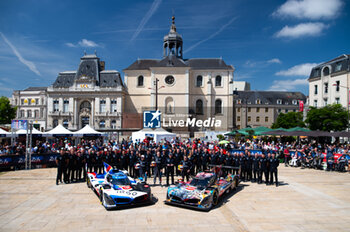 2024-06-07 - 15 VANTHOOR Dries (bel), MARCIELLO Raffaele (swi), WITTMANN Marco (ger), BMW M Team WRT, BMW Hybrid V8 #15, Hypercar, FIA WEC, 20 VAN DER LINDE Sheldon (zaf), FRIJNS Robin (nld), RAST René (ger), BMW M Team WRT, BMW Hybrid V8 #20, Hypercar, FIA WEC, ambiance during the Scrutineering of the 2024 24 Hours of Le Mans, 4th round of the 2024 FIA World Endurance Championship, on the Place de la République, from June 7 to 8, 2024 in Le Mans, France - 24 HEURES DU MANS 2024 - SCRUTINEERING - ENDURANCE - MOTORS