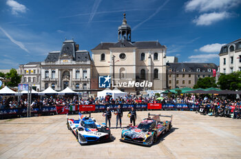 2024-06-07 - 15 VANTHOOR Dries (bel), MARCIELLO Raffaele (swi), WITTMANN Marco (ger), BMW M Team WRT, BMW Hybrid V8 #15, Hypercar, FIA WEC, 20 VAN DER LINDE Sheldon (zaf), FRIJNS Robin (nld), RAST René (ger), BMW M Team WRT, BMW Hybrid V8 #20, Hypercar, FIA WEC, ambiance during the Scrutineering of the 2024 24 Hours of Le Mans, 4th round of the 2024 FIA World Endurance Championship, on the Place de la République, from June 7 to 8, 2024 in Le Mans, France - 24 HEURES DU MANS 2024 - SCRUTINEERING - ENDURANCE - MOTORS