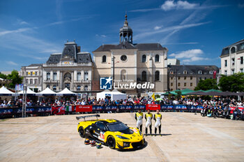 2024-06-07 - 81 EASTWOOD Charlie (irl), ANDRADE Rui (ang), VAN ROMPUY Tom (bel), TF Sport, Corvette Z06 GT3.R #81, LM GT3, FIA WEC, ambiance during the Scrutineering of the 2024 24 Hours of Le Mans, 4th round of the 2024 FIA World Endurance Championship, on the Place de la République, from June 7 to 8, 2024 in Le Mans, France - 24 HEURES DU MANS 2024 - SCRUTINEERING - ENDURANCE - MOTORS