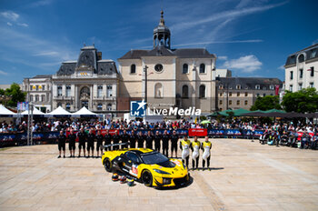 2024-06-07 - 81 EASTWOOD Charlie (irl), ANDRADE Rui (ang), VAN ROMPUY Tom (bel), TF Sport, Corvette Z06 GT3.R #81, LM GT3, FIA WEC, ambiance during the Scrutineering of the 2024 24 Hours of Le Mans, 4th round of the 2024 FIA World Endurance Championship, on the Place de la République, from June 7 to 8, 2024 in Le Mans, France - 24 HEURES DU MANS 2024 - SCRUTINEERING - ENDURANCE - MOTORS