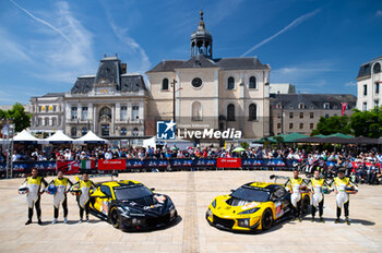 2024-06-07 - 81 EASTWOOD Charlie (irl), ANDRADE Rui (ang), VAN ROMPUY Tom (bel), TF Sport, Corvette Z06 GT3.R #81, LM GT3, FIA WEC, 82 JUNCADELLA Daniel (spa), BAUD Sébastien (fra), KOIZUMI Hiroshi (jpn), TF Sport, Corvette Z06 GT3.R #82, LM GT3, FIA WEC, ambiance during the Scrutineering of the 2024 24 Hours of Le Mans, 4th round of the 2024 FIA World Endurance Championship, on the Place de la République, from June 7 to 8, 2024 in Le Mans, France - 24 HEURES DU MANS 2024 - SCRUTINEERING - ENDURANCE - MOTORS