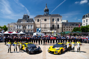 2024-06-07 - 81 EASTWOOD Charlie (irl), ANDRADE Rui (ang), VAN ROMPUY Tom (bel), TF Sport, Corvette Z06 GT3.R #81, LM GT3, FIA WEC, 82 JUNCADELLA Daniel (spa), BAUD Sébastien (fra), KOIZUMI Hiroshi (jpn), TF Sport, Corvette Z06 GT3.R #82, LM GT3, FIA WEC, ambiance during the Scrutineering of the 2024 24 Hours of Le Mans, 4th round of the 2024 FIA World Endurance Championship, on the Place de la République, from June 7 to 8, 2024 in Le Mans, France - 24 HEURES DU MANS 2024 - SCRUTINEERING - ENDURANCE - MOTORS