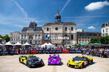 2024-06-07 - 82 JUNCADELLA Daniel (spa), BAUD Sébastien (fra), KOIZUMI Hiroshi (jpn), TF Sport, Corvette Z06 GT3.R #82, LM GT3, FIA WEC, 14 HYETT PJ (usa), DELETRAZ Louis (swi), QUINN Alex (gbr), AO by TF, Oreca 07 - Gibson #14, LMP2 PRO/AM, 81 EASTWOOD Charlie (irl), ANDRADE Rui (ang), VAN ROMPUY Tom (bel), TF Sport, Corvette Z06 GT3.R #81, LM GT3, FIA WEC, ambiance during the Scrutineering of the 2024 24 Hours of Le Mans, 4th round of the 2024 FIA World Endurance Championship, on the Place de la République, from June 7 to 8, 2024 in Le Mans, France - 24 HEURES DU MANS 2024 - SCRUTINEERING - ENDURANCE - MOTORS