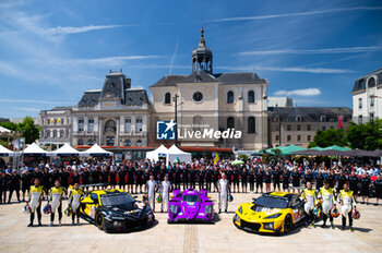 2024-06-07 - 82 JUNCADELLA Daniel (spa), BAUD Sébastien (fra), KOIZUMI Hiroshi (jpn), TF Sport, Corvette Z06 GT3.R #82, LM GT3, FIA WEC, 14 HYETT PJ (usa), DELETRAZ Louis (swi), QUINN Alex (gbr), AO by TF, Oreca 07 - Gibson #14, LMP2 PRO/AM, 81 EASTWOOD Charlie (irl), ANDRADE Rui (ang), VAN ROMPUY Tom (bel), TF Sport, Corvette Z06 GT3.R #81, LM GT3, FIA WEC, ambiance during the Scrutineering of the 2024 24 Hours of Le Mans, 4th round of the 2024 FIA World Endurance Championship, on the Place de la République, from June 7 to 8, 2024 in Le Mans, France - 24 HEURES DU MANS 2024 - SCRUTINEERING - ENDURANCE - MOTORS