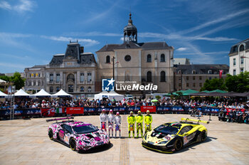 2024-06-07 - 85 BOVY Sarah (bel), FREY Rahel (swi), GATTING Michelle (dnk), Iron Dames, Lamborghini Huracan GT3 Evo2 #85, LM GT3, FIA WEC, 60 SCHIAVONI Claudio (ita), CRESSONI Matteo (ita), PERERA Franck (fra), Iron Lynx, Lamborghini Huracan GT3 Evo2 #60, LM GT3, FIA WEC, ambiance during the Scrutineering of the 2024 24 Hours of Le Mans, 4th round of the 2024 FIA World Endurance Championship, on the Place de la République, from June 7 to 8, 2024 in Le Mans, France - 24 HEURES DU MANS 2024 - SCRUTINEERING - ENDURANCE - MOTORS