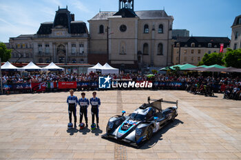 2024-06-07 - 37 FLUXA Lorenzo (spa), JAKOBSEN Malthe (dnk), MIYATA Ritomo (jpn), Cool Racing, Oreca 07 - Gibson #37, LMP2, ambiance during the Scrutineering of the 2024 24 Hours of Le Mans, 4th round of the 2024 FIA World Endurance Championship, on the Place de la République, from June 7 to 8, 2024 in Le Mans, France - 24 HEURES DU MANS 2024 - SCRUTINEERING - ENDURANCE - MOTORS