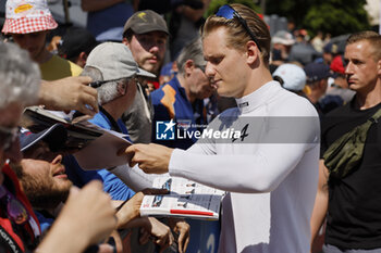 2024-06-07 - SCHUMACHER Mick (ger), Alpine Endurance Team, Alpine A424 #36, Hypercar, FIA WEC, portrait during the Scrutineering of the 2024 24 Hours of Le Mans, 4th round of the 2024 FIA World Endurance Championship, on the Place de la République, from June 7 to 8, 2024 in Le Mans, France - 24 HEURES DU MANS 2024 - SCRUTINEERING - ENDURANCE - MOTORS