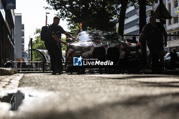 2024-06-06 - 31 FARFUS Augusto (bra), GELAEL Sean (ind), LEUNG Darren (gbr), Team WRT, BMW M4 GT3 #31, LM GT3, FIA WEC, ambiance during the Scrutineering of the 2024 24 Hours of Le Mans, 4th round of the 2024 FIA World Endurance Championship, on the Place de la République, from June 7 to 8, 2024 in Le Mans, France - 24 HEURES DU MANS 2024 - SCRUTINEERING - ENDURANCE - MOTORS