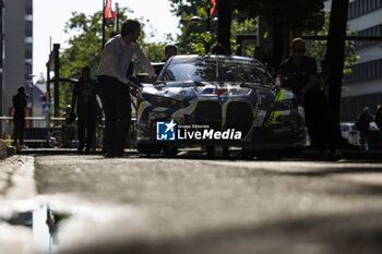 2024-06-06 - 46 MARTIN Maxime (bel), ROSSI Valentino (ita), AL HARTHY Ahmad (omn), Team WRT, BMW M4 GT3 #46, LM GT3 #44, FIA WEC, ambiance during the Scrutineering of the 2024 24 Hours of Le Mans, 4th round of the 2024 FIA World Endurance Championship, on the Place de la République, from June 7 to 8, 2024 in Le Mans, France - 24 HEURES DU MANS 2024 - SCRUTINEERING - ENDURANCE - MOTORS