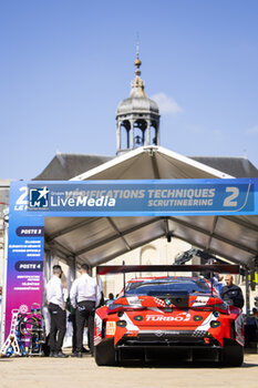 2024-06-06 - 31 FARFUS Augusto (bra), GELAEL Sean (ind), LEUNG Darren (gbr), Team WRT, BMW M4 GT3 #31, LM GT3, FIA WEC, ambiance during the Scrutineering of the 2024 24 Hours of Le Mans, 4th round of the 2024 FIA World Endurance Championship, on the Place de la République, from June 7 to 8, 2024 in Le Mans, France - 24 HEURES DU MANS 2024 - SCRUTINEERING - ENDURANCE - MOTORS