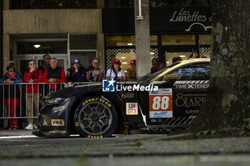 2024-06-06 - 88 OLSEN Dennis (dnk), PEDERSEN Mikkel (dnk), RODA Giorgio (ita), Proton Competition, Ford Mustang GT3 #88, LM GT3, FIA WEC, ambiance during the Scrutineering of the 2024 24 Hours of Le Mans, 4th round of the 2024 FIA World Endurance Championship, on the Place de la République, from June 7 to 8, 2024 in Le Mans, France - 24 HEURES DU MANS 2024 - SCRUTINEERING - ENDURANCE - MOTORS