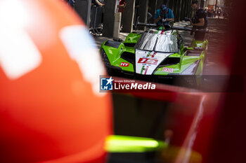 2024-06-06 - 19 GROSJEAN Romain (fra), CALDARELLI Andrea (ita), CAIROLI Matteo (ita), Lamborghini Iron Lynx, Lamborghini SC63 #19, Hypercar, ambiance during the Scrutineering of the 2024 24 Hours of Le Mans, 4th round of the 2024 FIA World Endurance Championship, on the Place de la République, from June 7 to 8, 2024 in Le Mans, France - 24 HEURES DU MANS 2024 - SCRUTINEERING - ENDURANCE - MOTORS