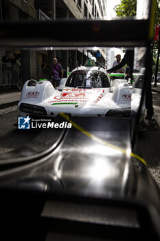 2024-06-08 - 99 TINCKNELL Harry (gbr), JANI Neel (swi), ANDLAUER Julien (fra), Proton Competition, Porsche 963 #99, Hypercar, FIA WEC, ambiance during the Scrutineering of the 2024 24 Hours of Le Mans, 4th round of the 2024 FIA World Endurance Championship, on the Place de la République, from June 7 to 8, 2024 in Le Mans, France - 24 HEURES DU MANS 2024 - SCRUTINEERING - ENDURANCE - MOTORS