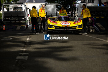 2024-06-08 - 83 KUBICA Robert (pol), SHWARTZMAN Robert (isr), YE Yifei (chn), AF Corse, Ferrari 499P #83, Hypercar, FIA WEC, ambiance during the Scrutineering of the 2024 24 Hours of Le Mans, 4th round of the 2024 FIA World Endurance Championship, on the Place de la République, from June 7 to 8, 2024 in Le Mans, France - 24 HEURES DU MANS 2024 - SCRUTINEERING - ENDURANCE - MOTORS