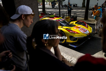 2024-06-08 - 83 KUBICA Robert (pol), SHWARTZMAN Robert (isr), YE Yifei (chn), AF Corse, Ferrari 499P #83, Hypercar, FIA WEC, ambiance during the Scrutineering of the 2024 24 Hours of Le Mans, 4th round of the 2024 FIA World Endurance Championship, on the Place de la République, from June 7 to 8, 2024 in Le Mans, France - 24 HEURES DU MANS 2024 - SCRUTINEERING - ENDURANCE - MOTORS