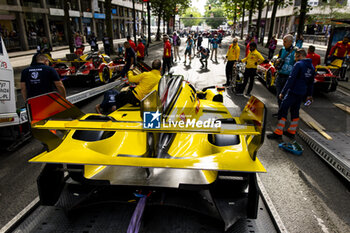 2024-06-08 - 83 KUBICA Robert (pol), SHWARTZMAN Robert (isr), YE Yifei (chn), AF Corse, Ferrari 499P #83, Hypercar, FIA WEC, ambiance during the Scrutineering of the 2024 24 Hours of Le Mans, 4th round of the 2024 FIA World Endurance Championship, on the Place de la République, from June 7 to 8, 2024 in Le Mans, France - 24 HEURES DU MANS 2024 - SCRUTINEERING - ENDURANCE - MOTORS