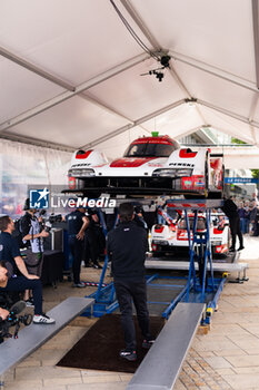 2024-06-08 - 04 JAMINET Mathieu (fra), NASR Felipe (bra), TANDY Nick (gbr), Porsche Penske Motorsport, Porsche 963 #04, Hypercar, during the Scrutineering of the 2024 24 Hours of Le Mans, 4th round of the 2024 FIA World Endurance Championship, on the Place de la République, from June 7 to 8, 2024 in Le Mans, France - 24 HEURES DU MANS 2024 - SCRUTINEERING - ENDURANCE - MOTORS