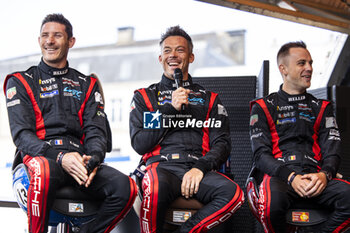 2024-06-08 - 06 ESTRE Kevin (fra), LOTTERER André (ger), VANTHOOR Laurens (bel), Porsche Penske Motorsport, Porsche 963 #06, Hypercar, FIA WEC, portrait during the Scrutineering of the 2024 24 Hours of Le Mans, 4th round of the 2024 FIA World Endurance Championship, on the Place de la République, from June 7 to 8, 2024 in Le Mans, France - 24 HEURES DU MANS 2024 - SCRUTINEERING - ENDURANCE - MOTORS