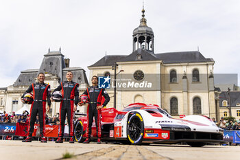 2024-06-08 - 04 JAMINET Mathieu (fra), NASR Felipe (bra), TANDY Nick (gbr), Porsche Penske Motorsport, Porsche 963 #04, Hypercar, portrait during the Scrutineering of the 2024 24 Hours of Le Mans, 4th round of the 2024 FIA World Endurance Championship, on the Place de la République, from June 7 to 8, 2024 in Le Mans, France - 24 HEURES DU MANS 2024 - SCRUTINEERING - ENDURANCE - MOTORS