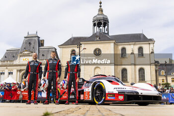 2024-06-08 - 05 CAMPBELL Matt (aus), CHRISTENSEN Michael (dnk), MAKOWIECKI Frédéric (fra), Porsche Penske Motorsport, Porsche 963 #05, Hypercar, FIA WEC, portrait during the Scrutineering of the 2024 24 Hours of Le Mans, 4th round of the 2024 FIA World Endurance Championship, on the Place de la République, from June 7 to 8, 2024 in Le Mans, France - 24 HEURES DU MANS 2024 - SCRUTINEERING - ENDURANCE - MOTORS