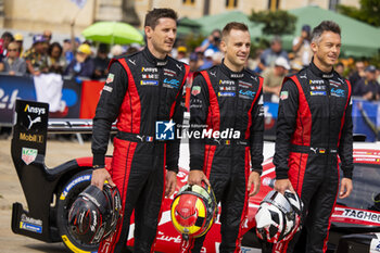 2024-06-08 - 06 ESTRE Kevin (fra), LOTTERER André (ger), VANTHOOR Laurens (bel), Porsche Penske Motorsport, Porsche 963 #06, Hypercar, FIA WEC, portrait during the Scrutineering of the 2024 24 Hours of Le Mans, 4th round of the 2024 FIA World Endurance Championship, on the Place de la République, from June 7 to 8, 2024 in Le Mans, France - 24 HEURES DU MANS 2024 - SCRUTINEERING - ENDURANCE - MOTORS