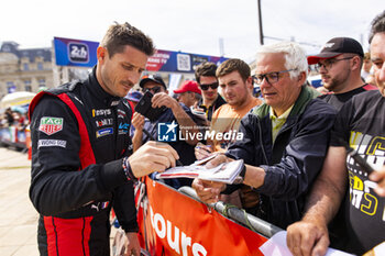 2024-06-08 - ESTRE Kevin (fra), Porsche Penske Motorsport, Porsche 963 #06, Hypercar, FIA WEC, portrait during the Scrutineering of the 2024 24 Hours of Le Mans, 4th round of the 2024 FIA World Endurance Championship, on the Place de la République, from June 7 to 8, 2024 in Le Mans, France - 24 HEURES DU MANS 2024 - SCRUTINEERING - ENDURANCE - MOTORS